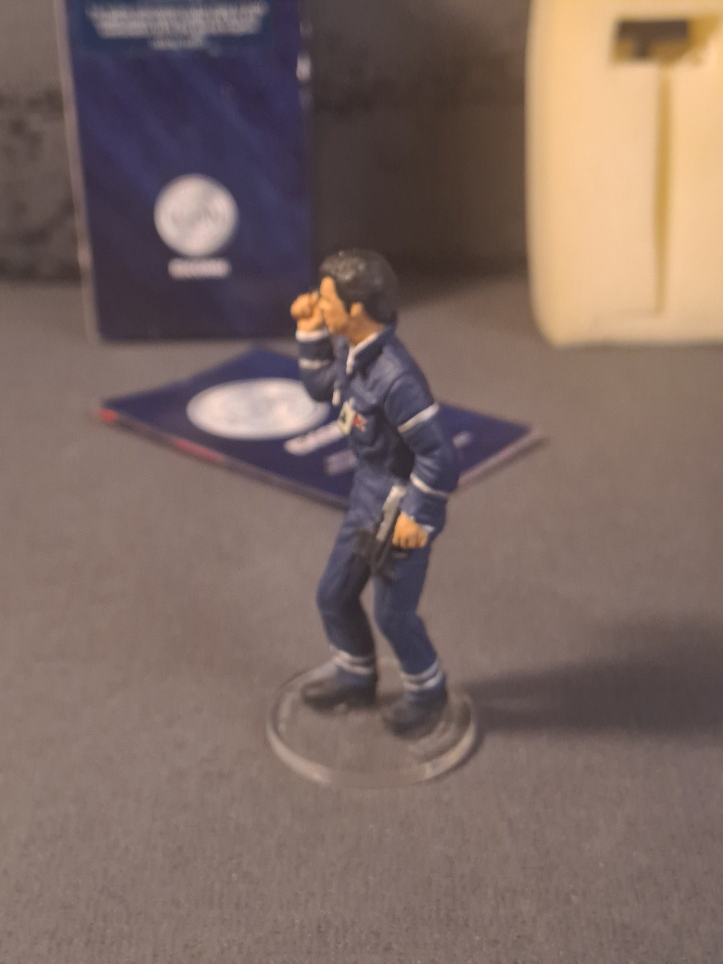 James Bond 007 Pierce Borsnan The World is Not Enough Figure Corgi Icon 1999