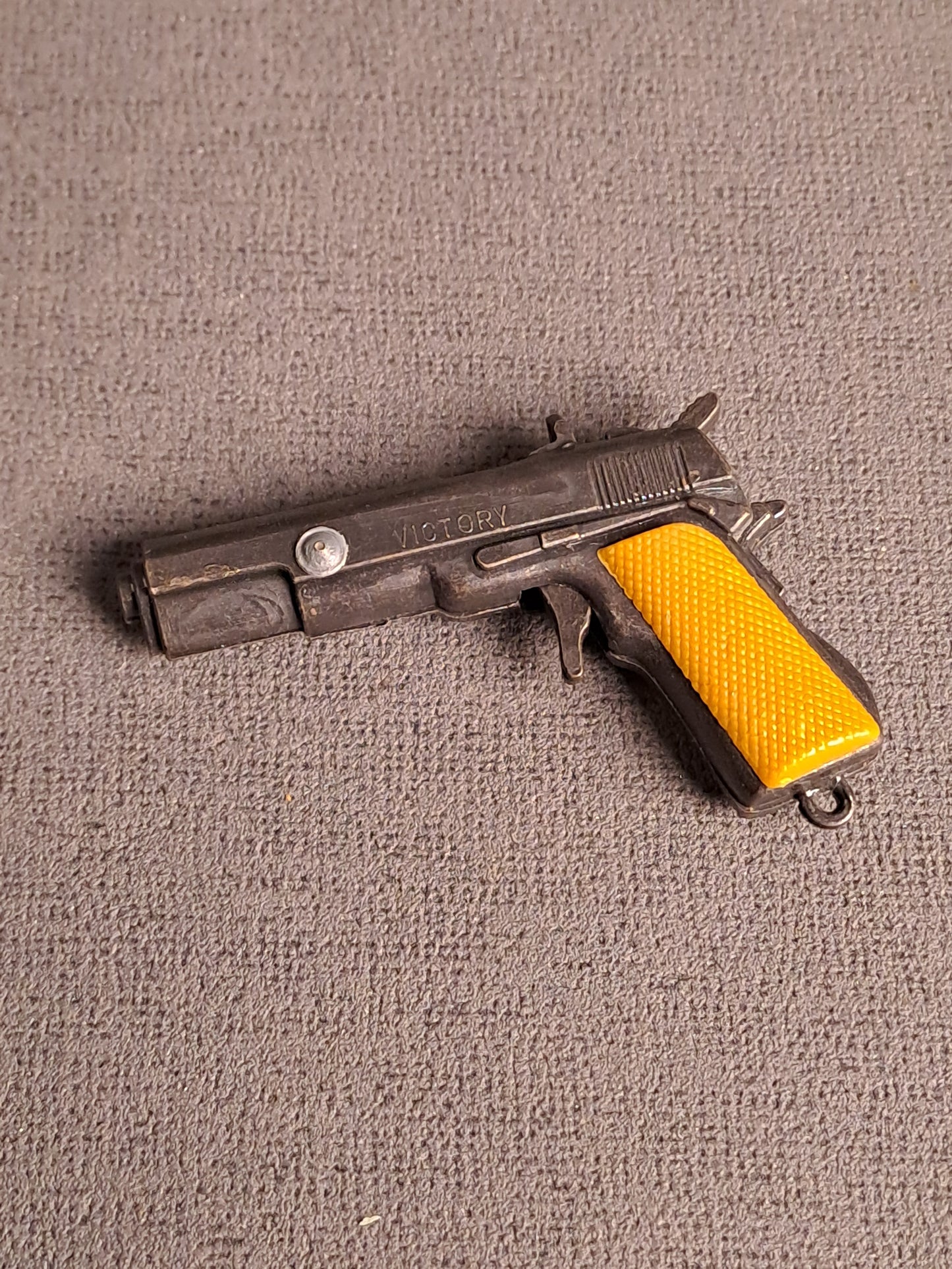 Vintage Key Ring Revolver in Holster 1970's / Vintage Nøglerings Revolver i Hylster 1970'erne