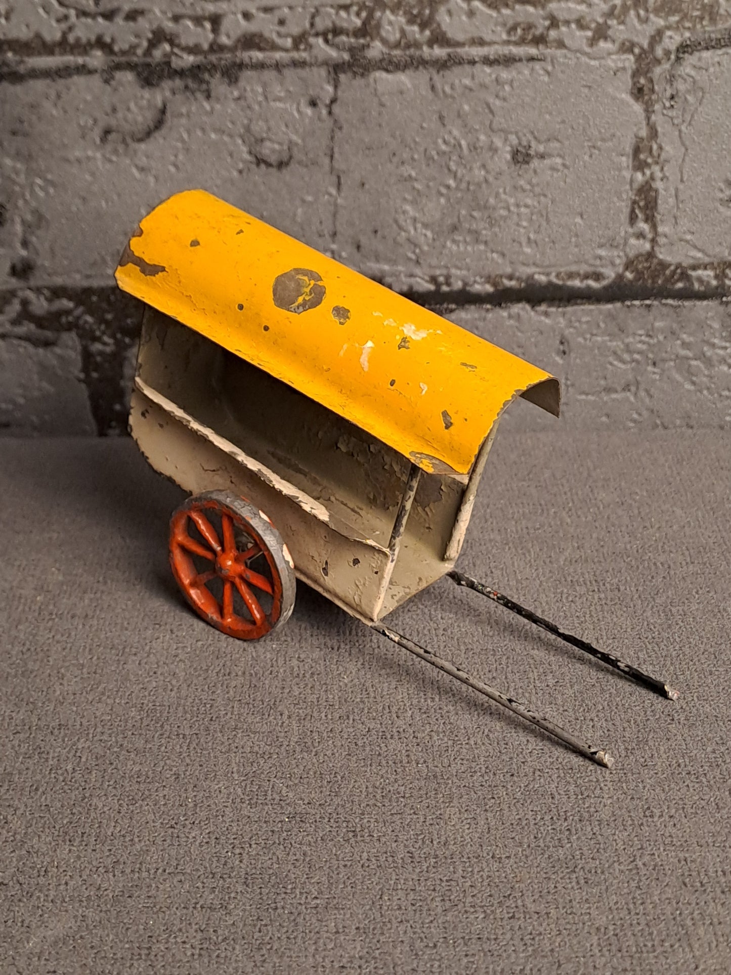 Red Cross Tin Carriage 1920's / Røde Kors Blik Vogn 1920'erne