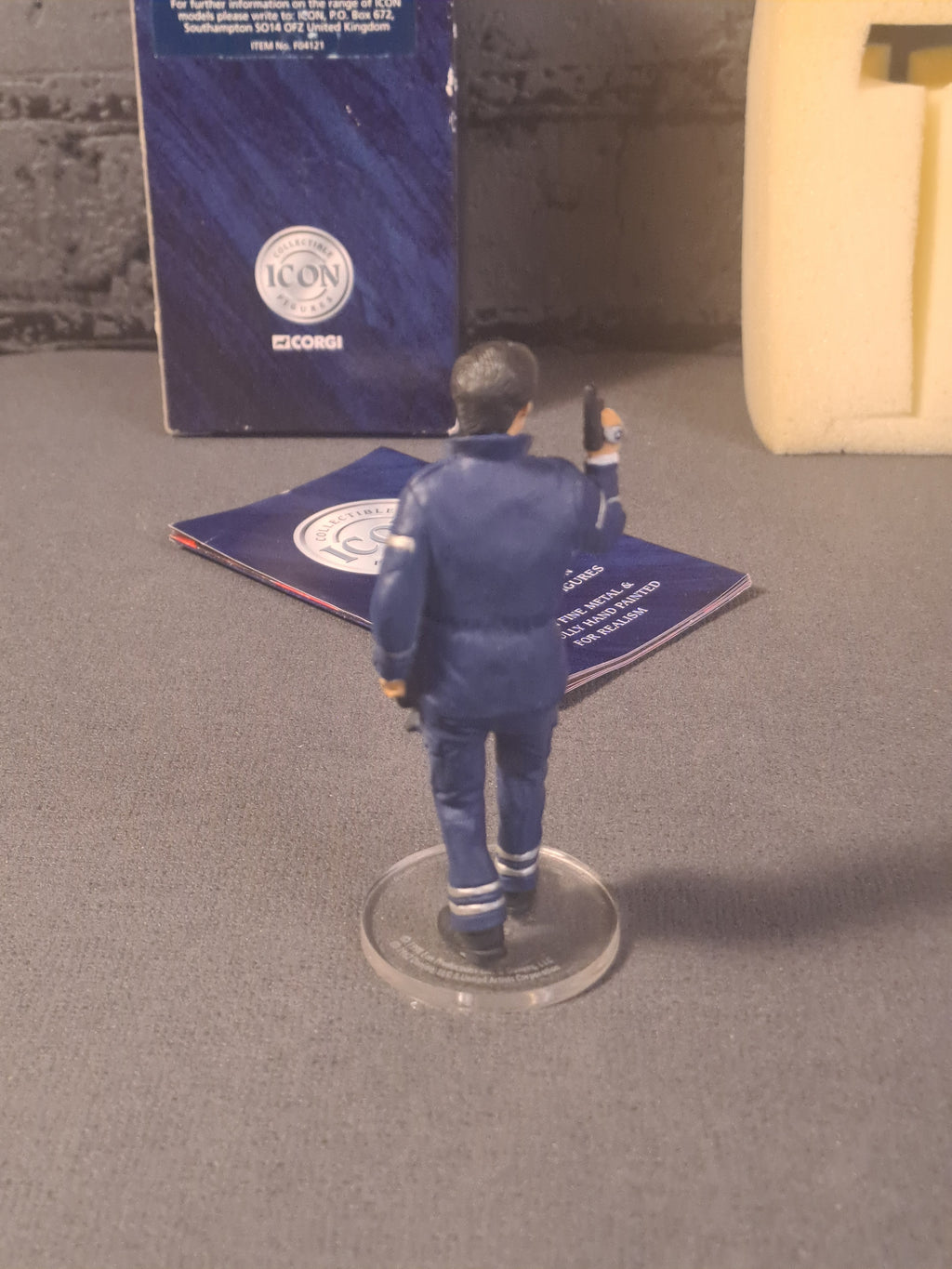 James Bond 007 Pierce Brosnan The World is Not Enough Figure Corgi Icon 1999