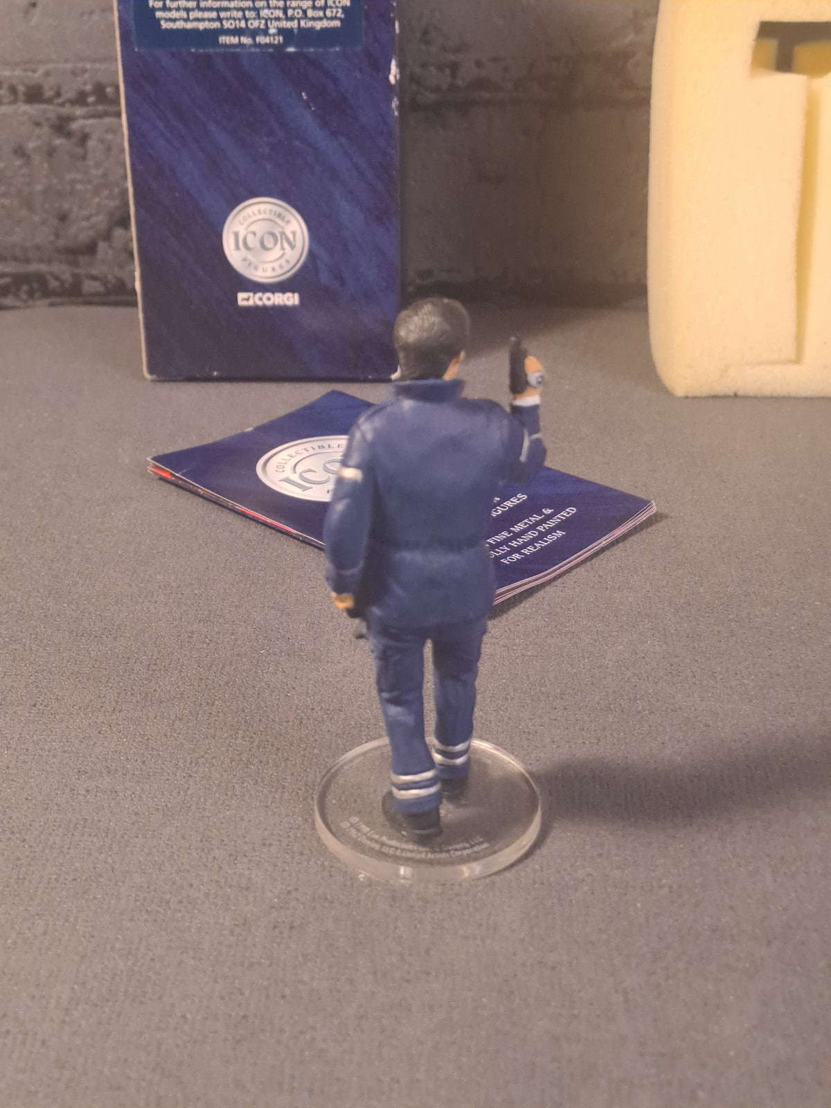 James Bond 007 Pierce Brosnan The World is Not Enough Figure Corgi Icon 1999