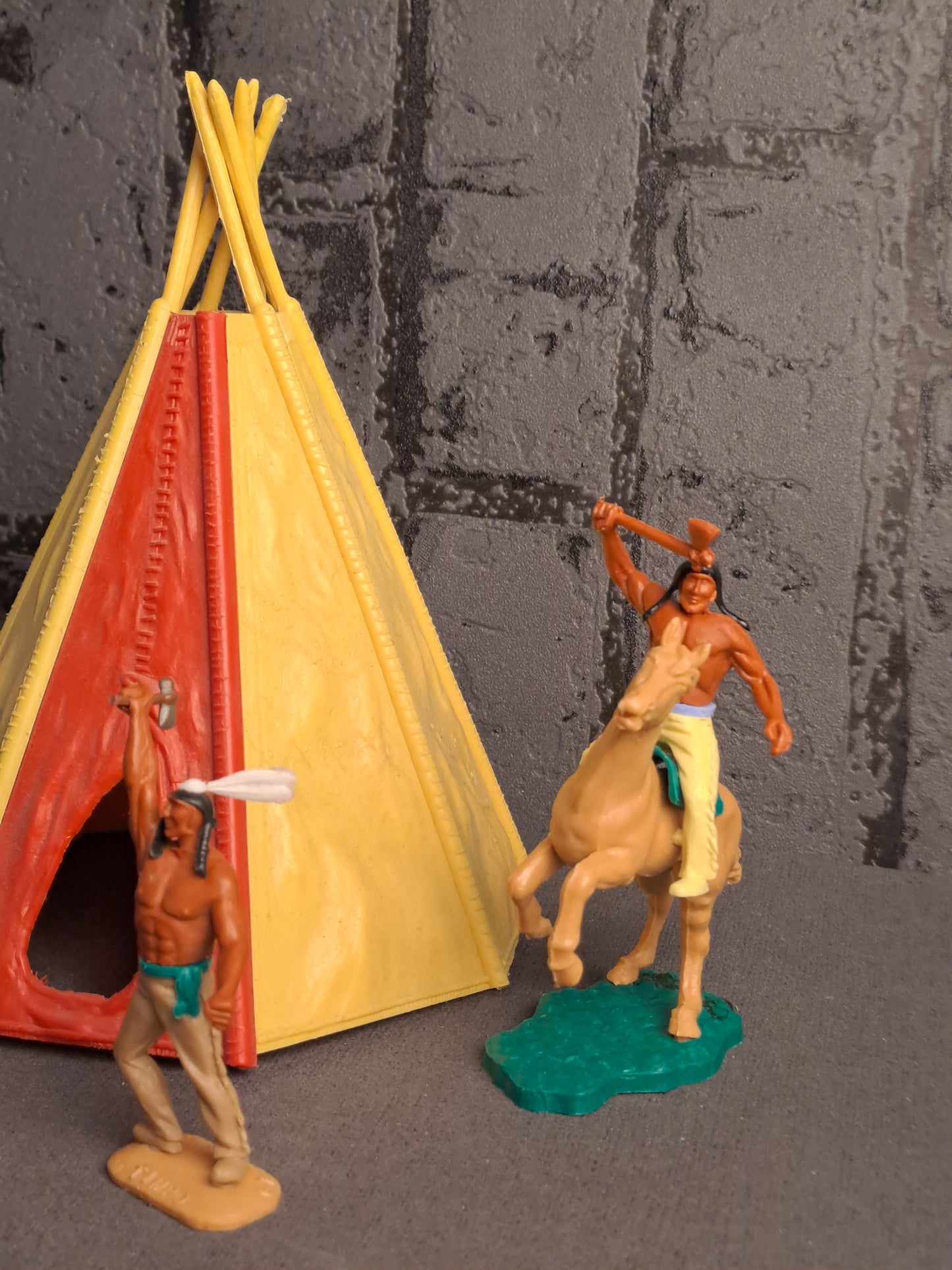 Timpo Toys Indians with Tipi
