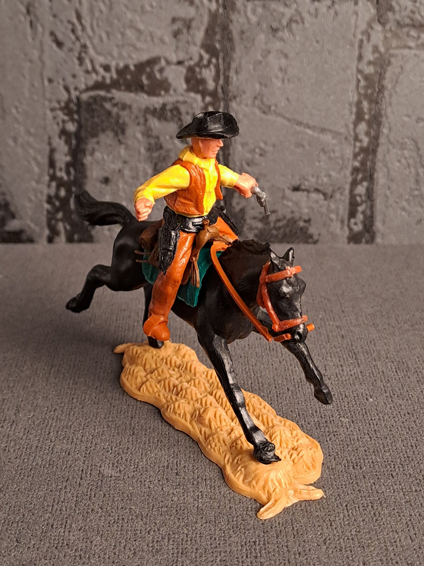 Timpo Toys Cowboy on Horse / Timpo Toys Cowboy på Hest
