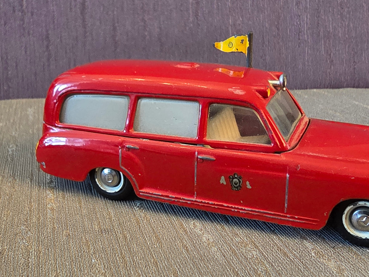 Tekno Mercedes-Benz 220S Ambulance