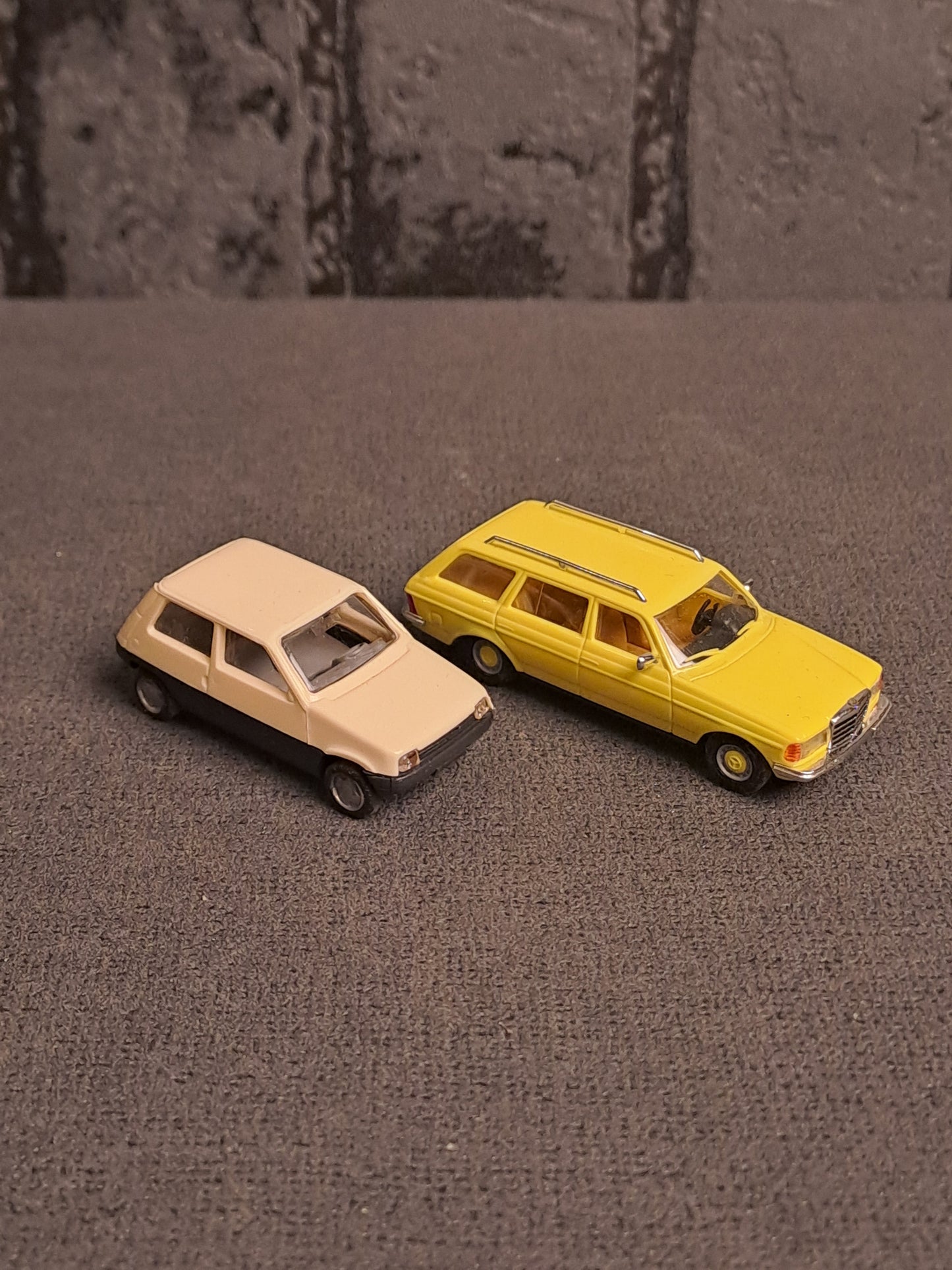 Busch Renault 5 and Mercedes