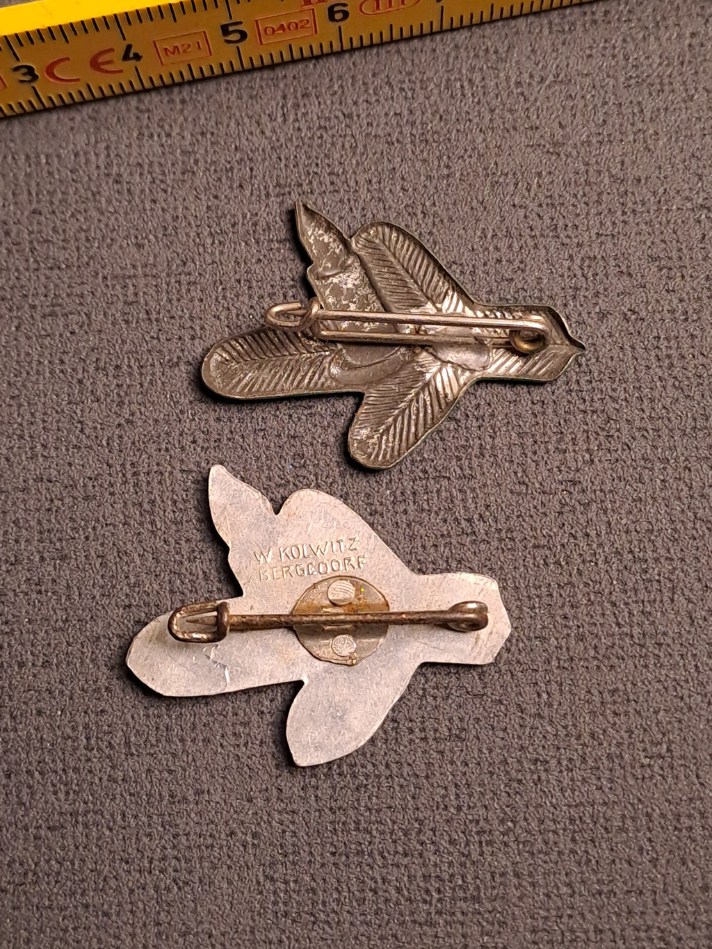 WHW Rare Christmas Badge x2 Bergedorf / WHW Sjældne Julemærker x2 Bergedorf