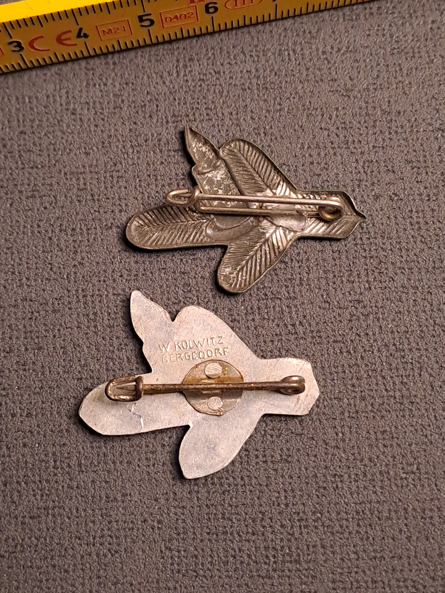 WHW Rare Christmas Badge x2 Bergedorf / WHW Sjældne Julemærker x2 Bergedorf