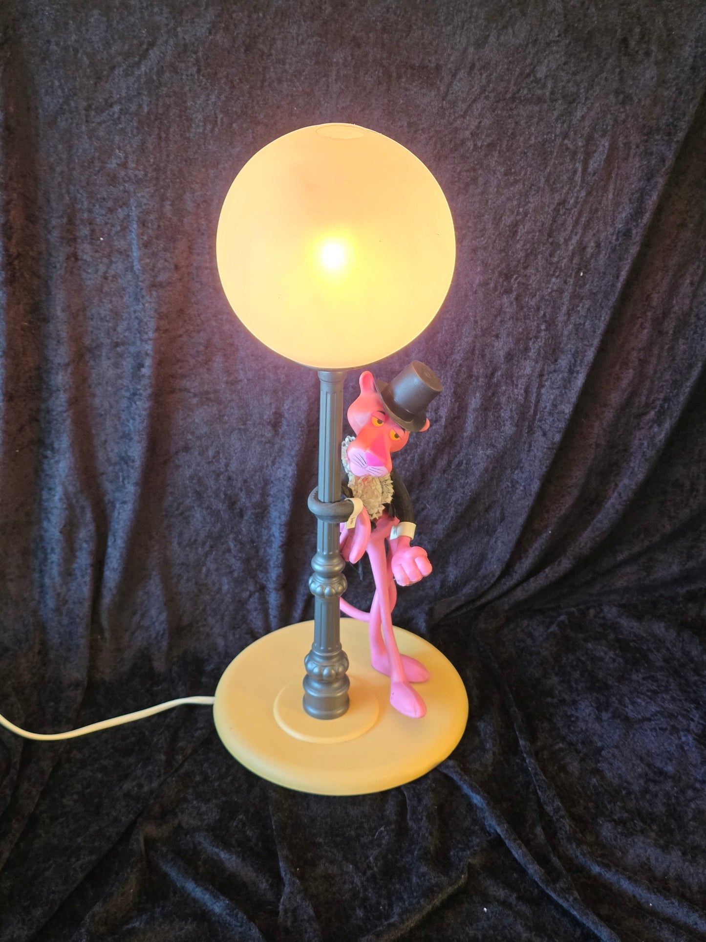 Den Lyserøde Panter Lampe / The Pink Panther Lamp.