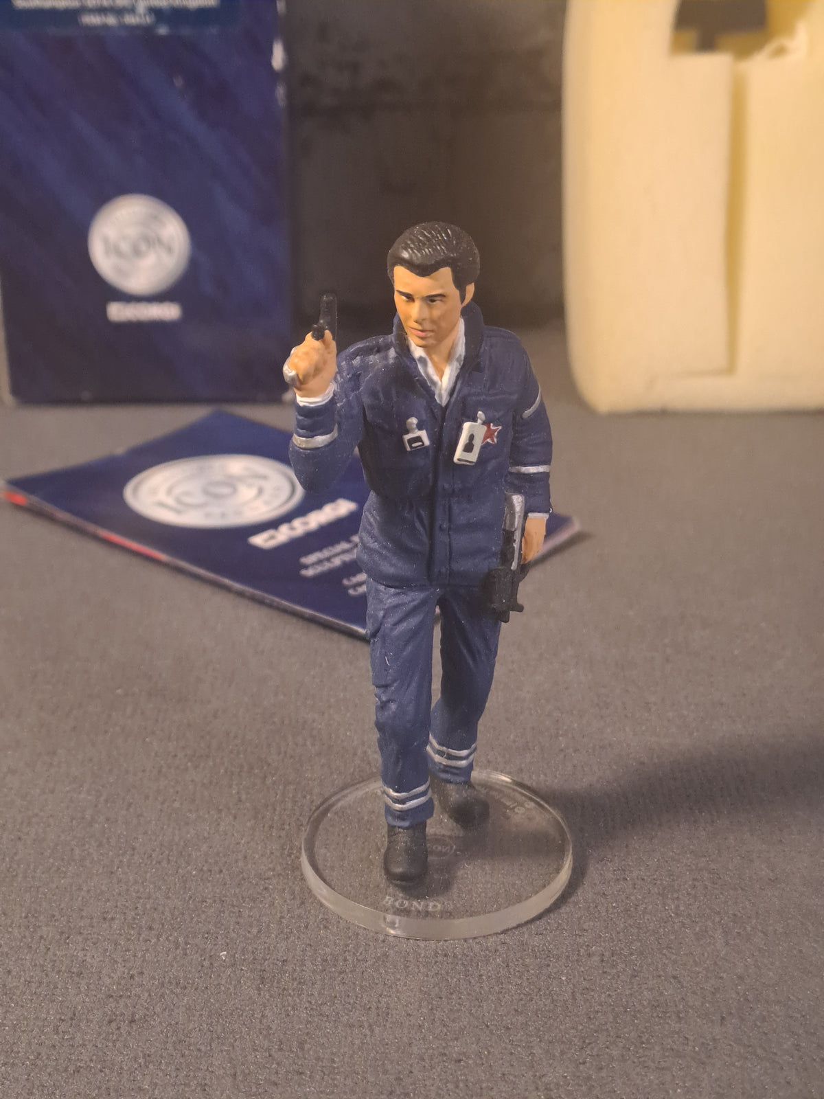 James Bond 007 Pierce Brosnan The World is Not Enough Figure Corgi Icon 1999