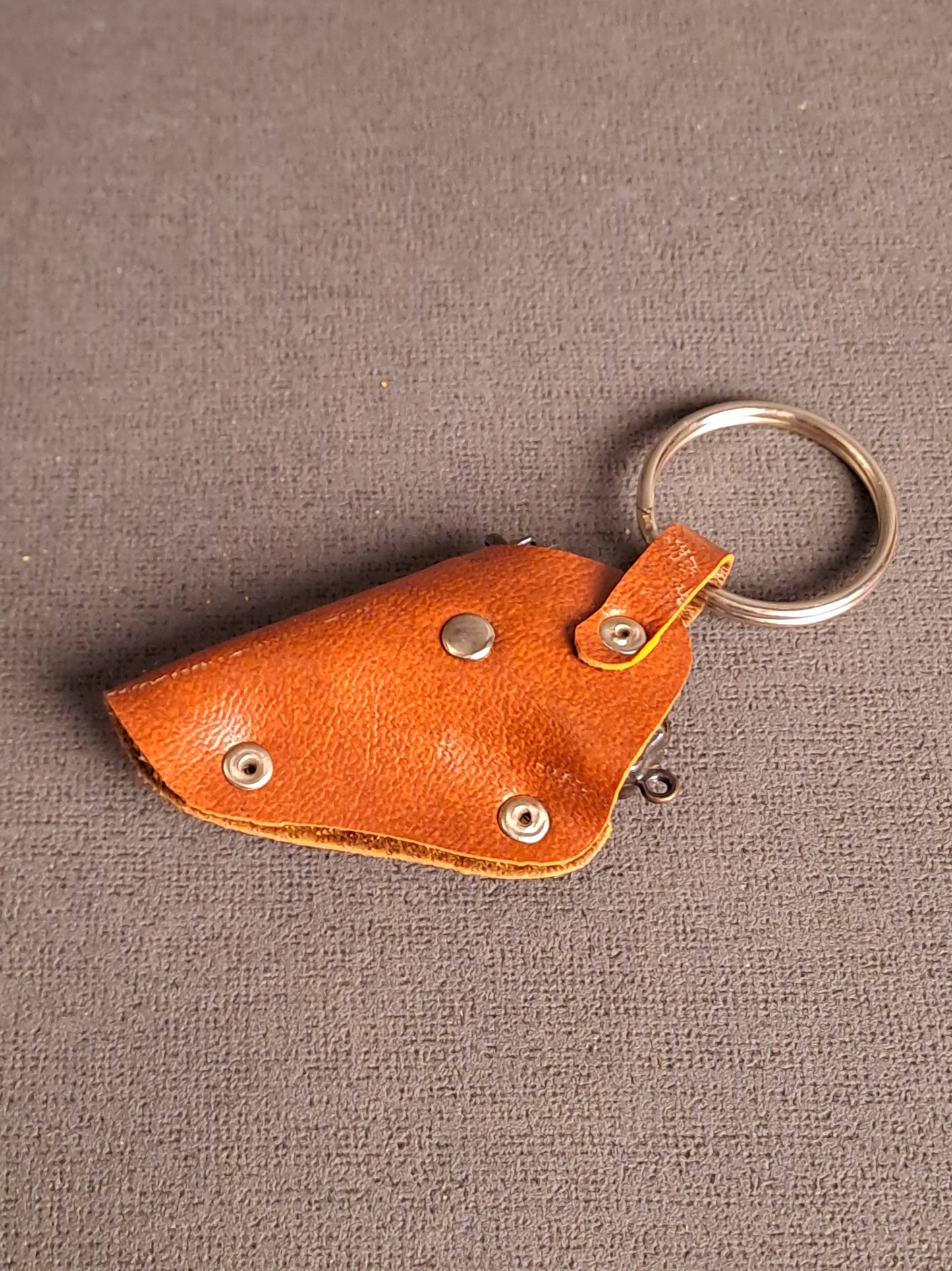 Key Ring Mini Revolver in Holster 1970's / Nøglerings Revolver i Hylster 1970'erne