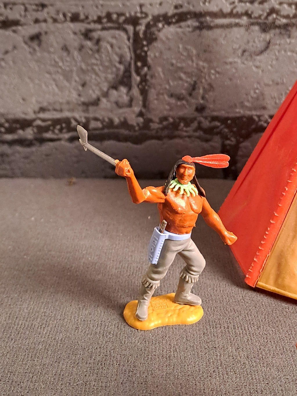 Timpo Toys Teepee and Indians