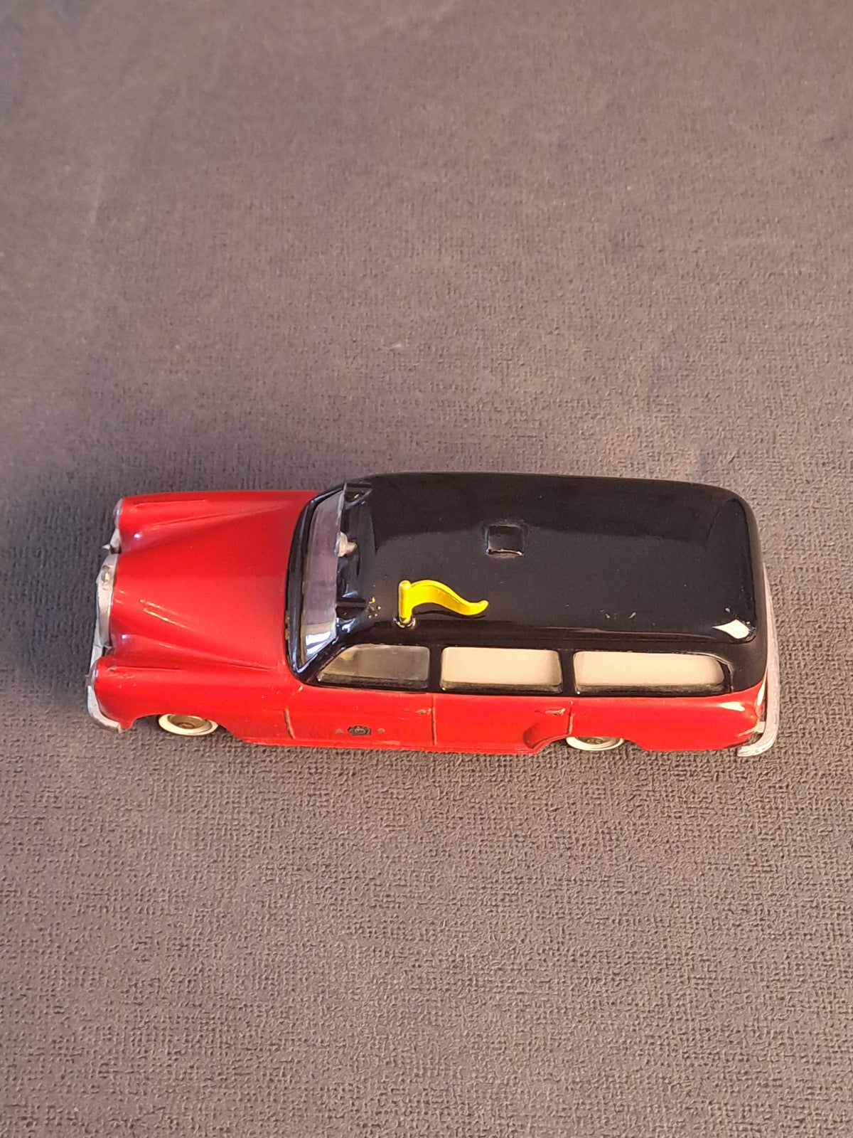 Tekno Denmark Mercedes-Benz 220S Ambulance