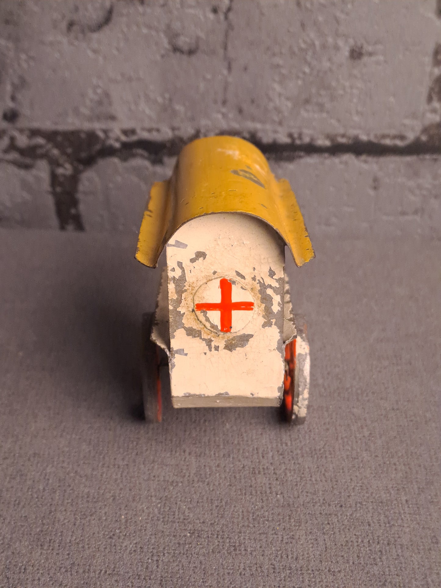 Red Cross Tin Carriage 1920's / Røde Kors Blik Vogn 1920'erne