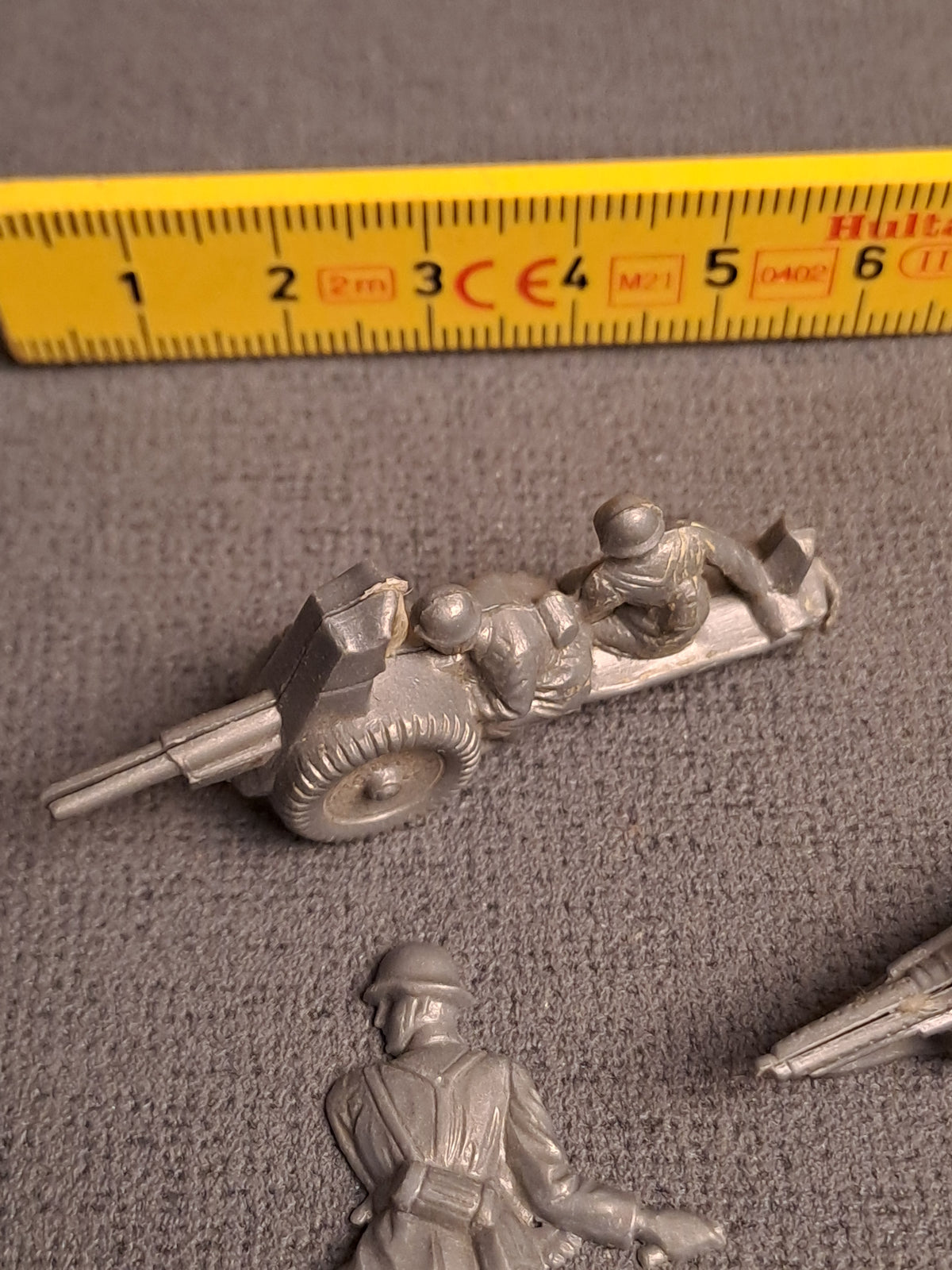 WHW x3 Anti-Tank Cannon, Machine Gunner and Soldier