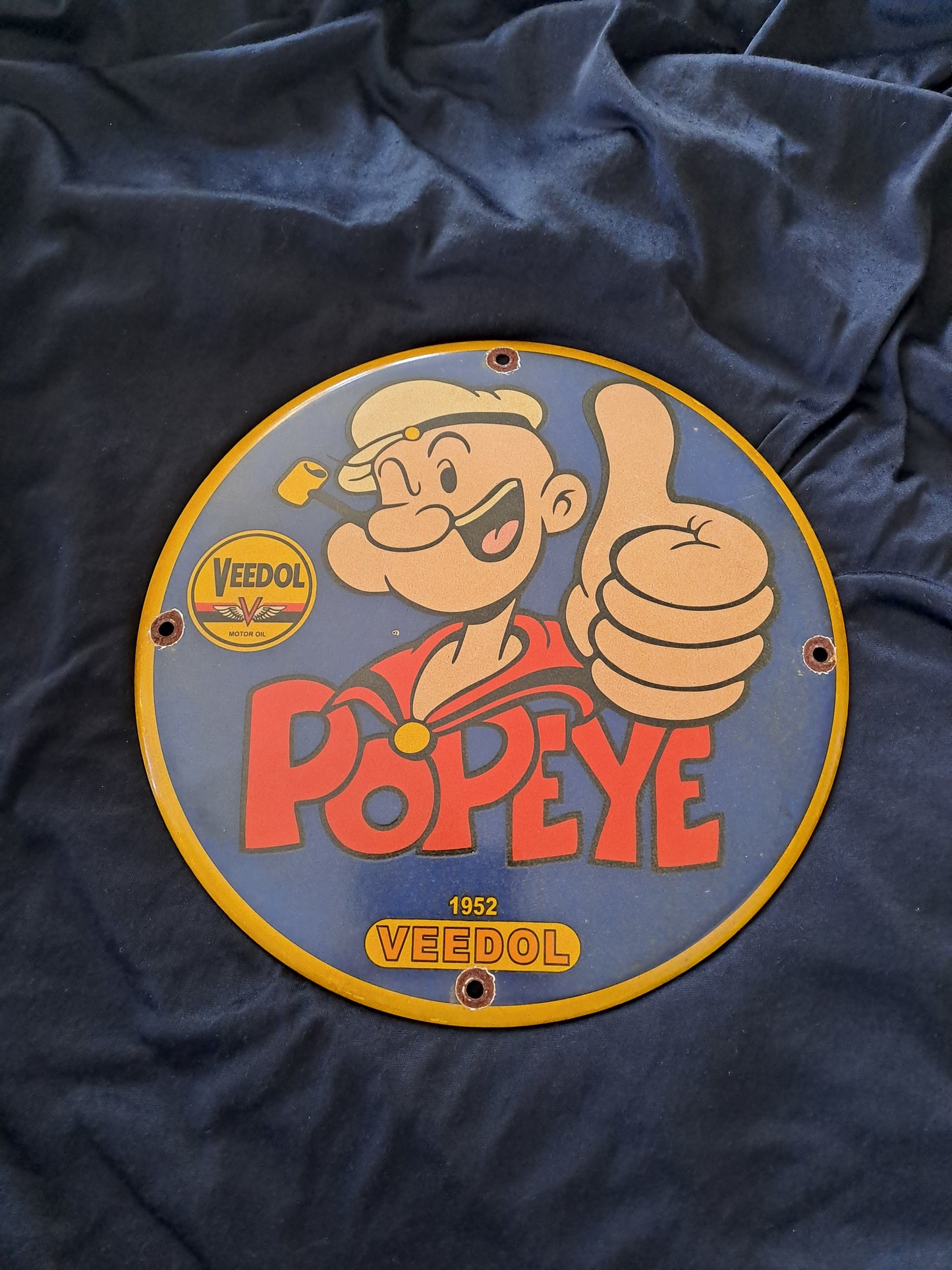 Veedol Motoroil Enamel Sign with Popeye / Veedol Motoroil Emaljeskilt med Skipper Skræk