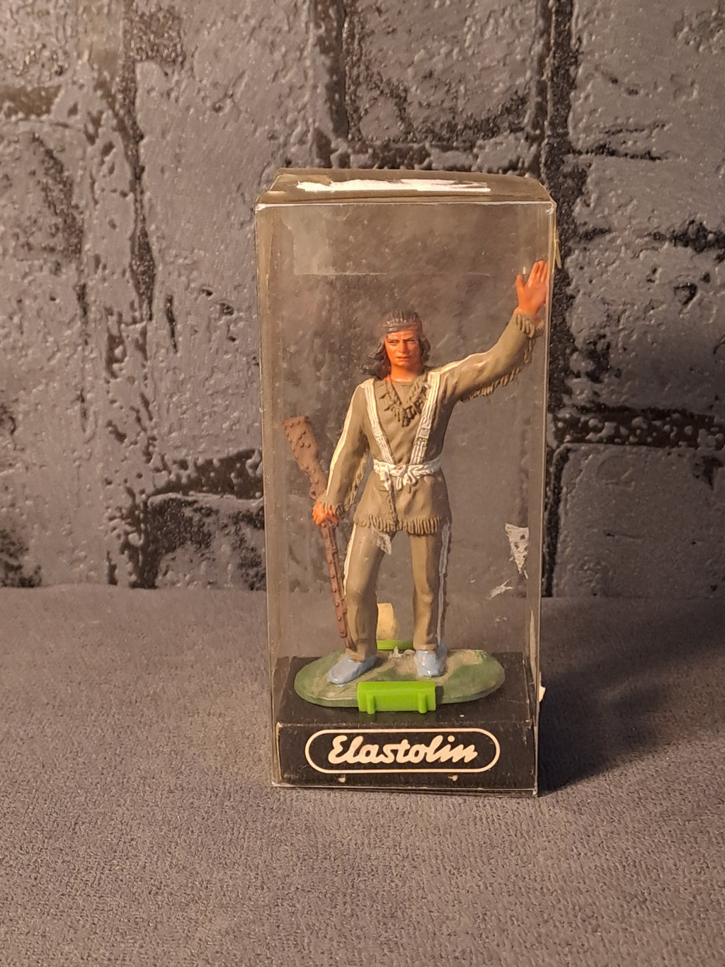 Elastolin Winnetou with Rifle / Elastolin Winnetou med Riffel