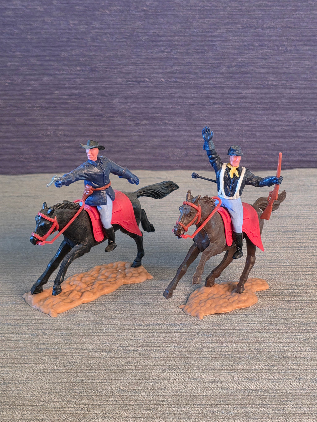 Timpo Toys U.S. Kavaleri 2 Soldater på Hest / Timpo Toys U.S. Cavalry 2 Soldiers on Horse