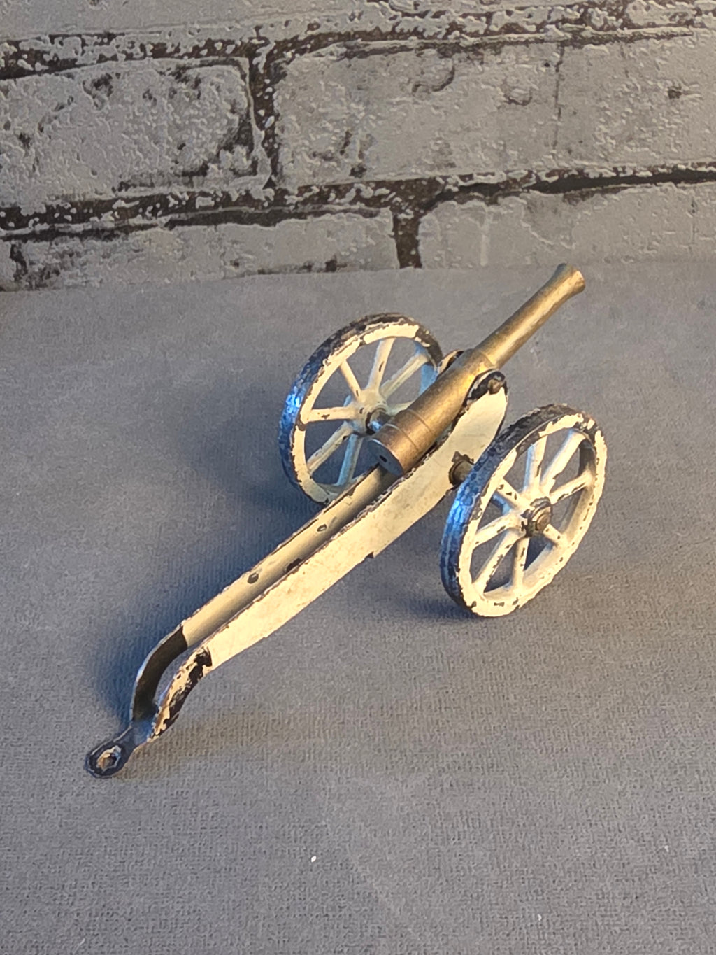 Antique Cannon 16 cm.