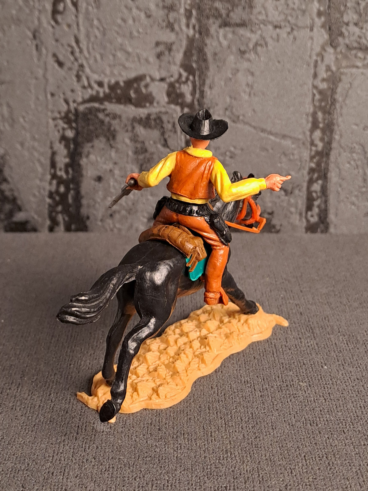 Timpo Toys Cowboy on Horse / Timpo Toys Cowboy på Hest