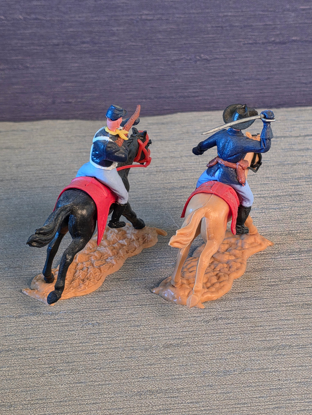 Timpo Toys U.S. Kavaleri 2 Soldater på Hest / Timpo Toys U.S. Cavalry 2 Soldiers on Horse