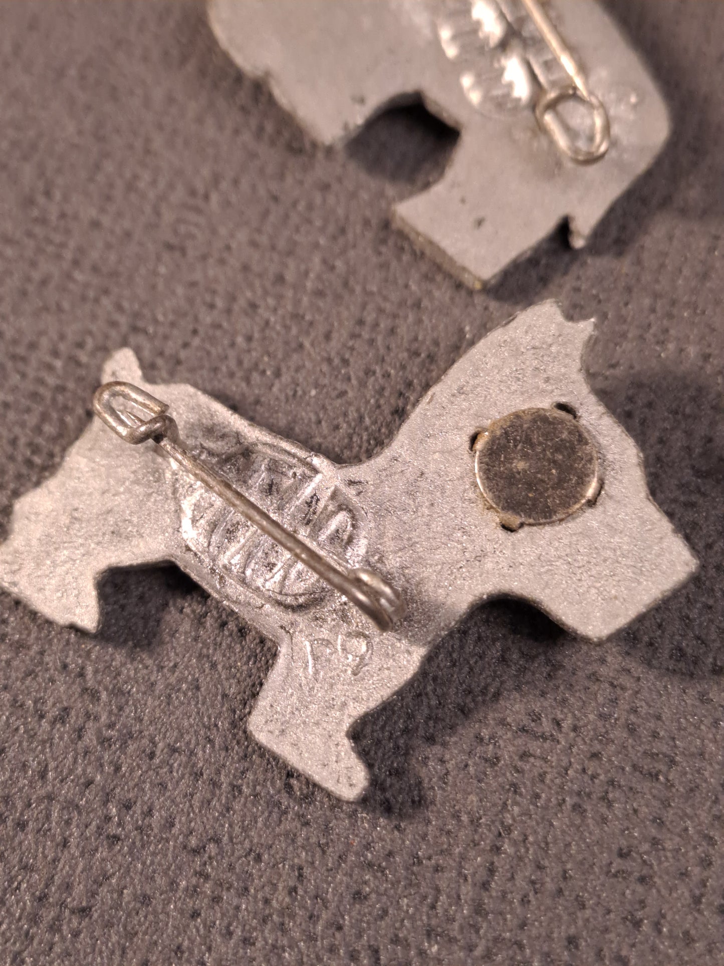 WHW Animal Badges with Pearls / WHW Dyrebadges med Perler