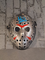 Friday The 13th Silver Ice Hockey Mask with Autograph / Fredag D. 13. Sølvfarvet Ishockey Maske med Autograf