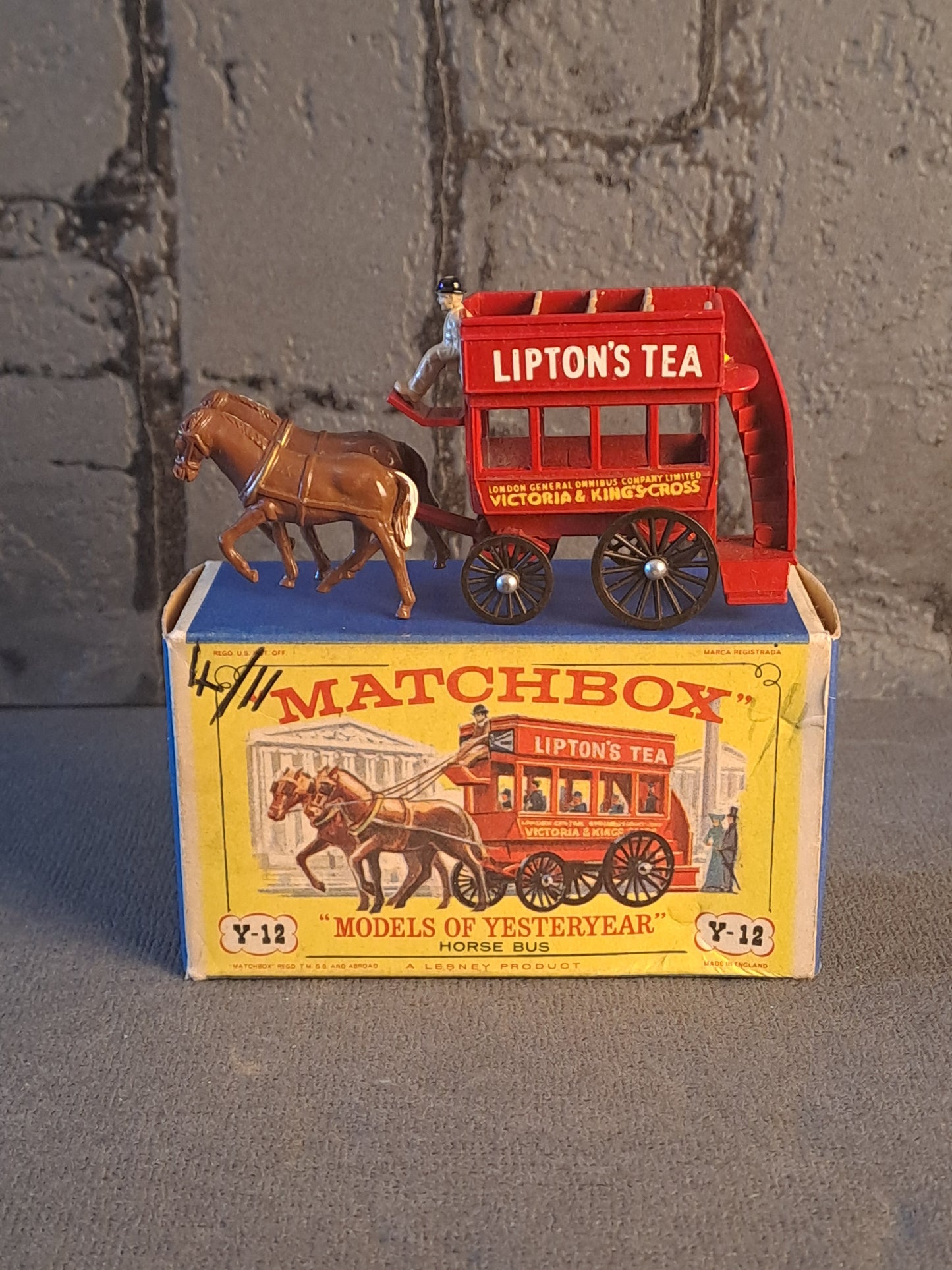 Matchbox Models of Yesteryear Horse Bus