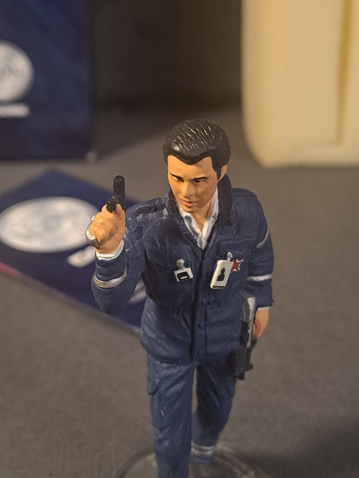 James Bond 007 Pierce Brosnan The World is Not Enough Figure Corgi Icon 1999