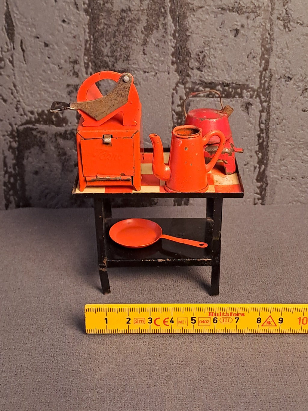 Tekno Denmark Miniature Gas Stove and Kitchen Utensils