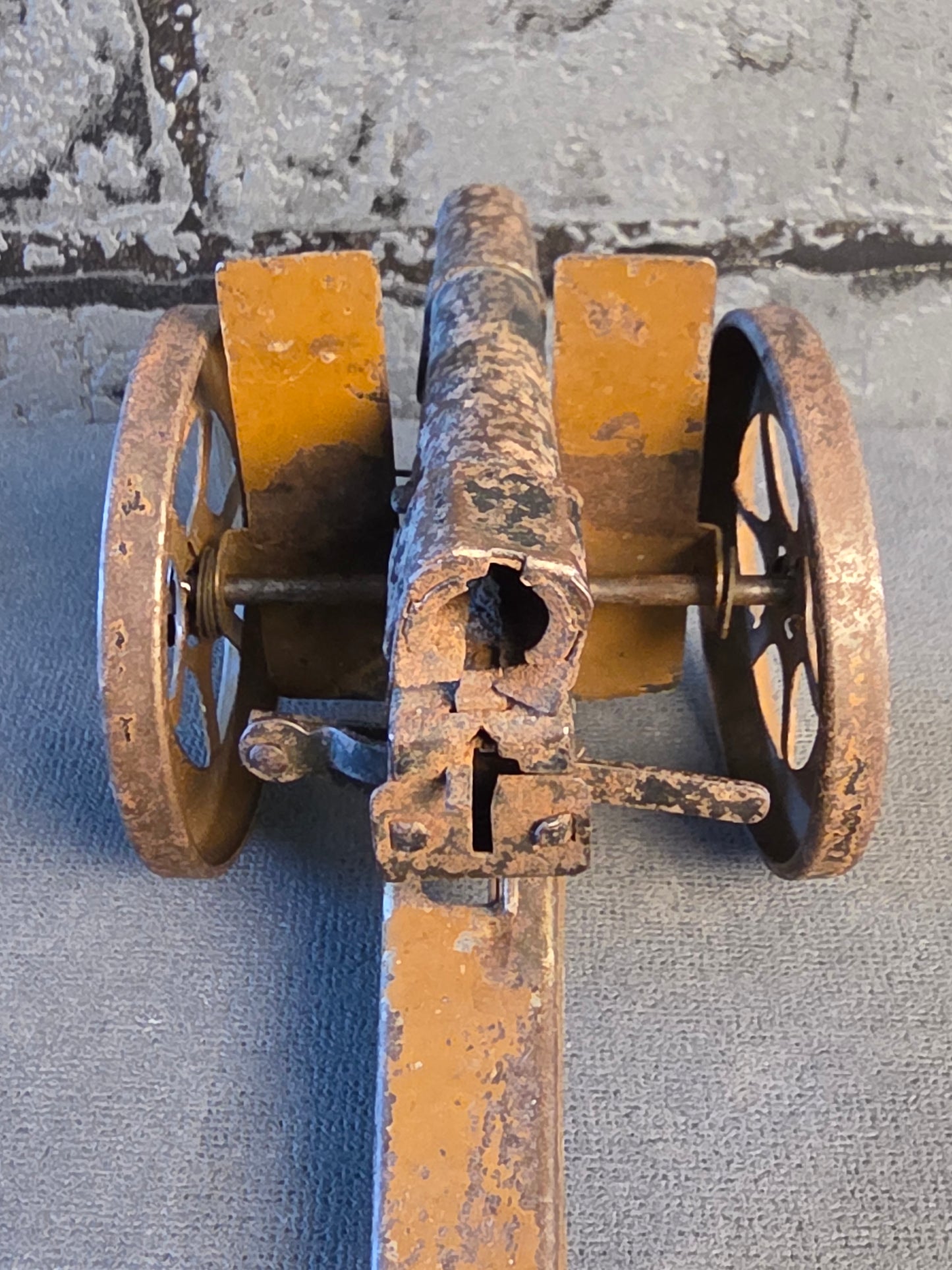 Antik Kanon. 16 cm. 1920/30.