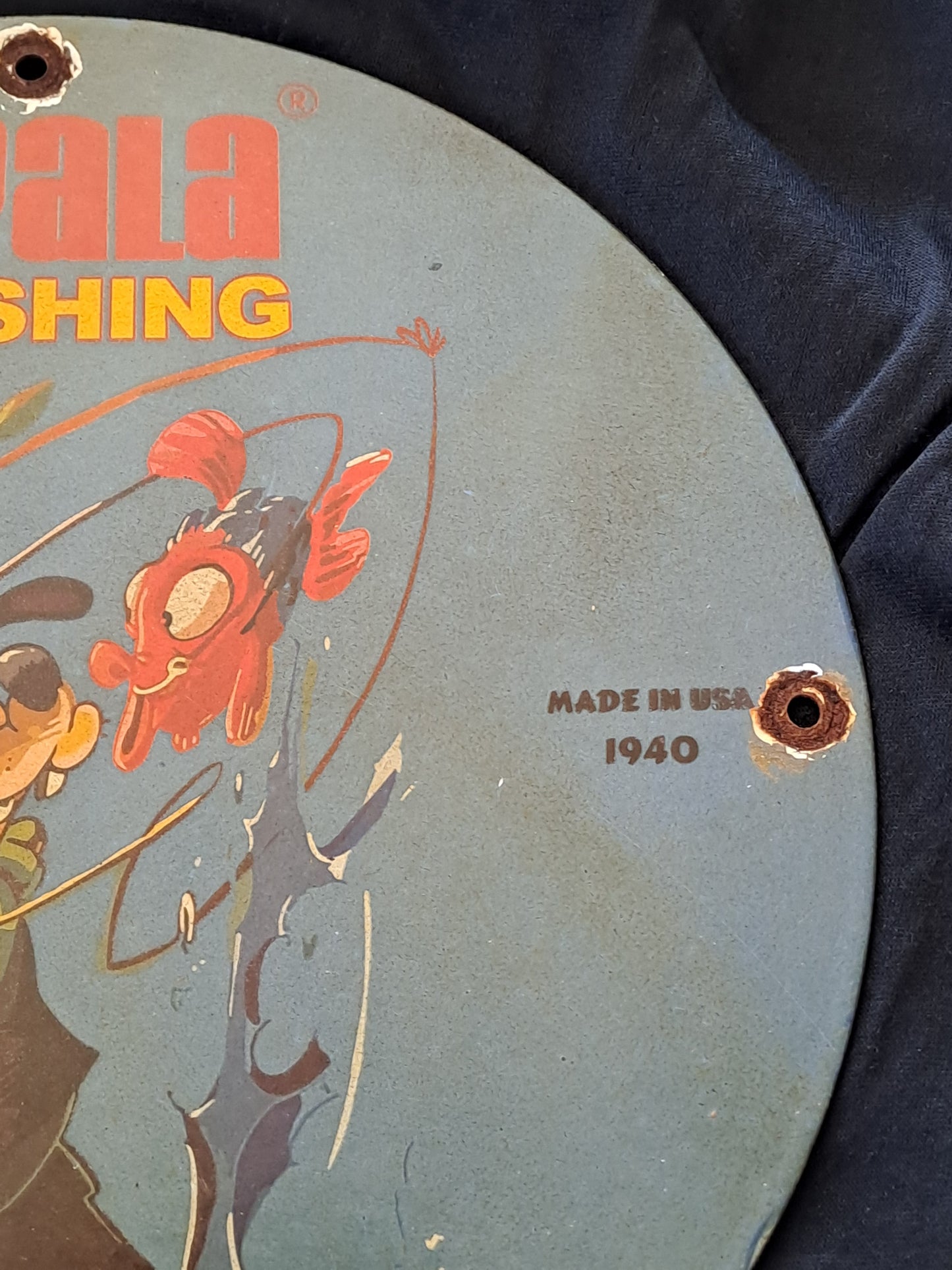 Rapala Fishing Enamel Sign with Goofy Disney / Rapala Fishing Emaljeskilt med Fedtmule Disney