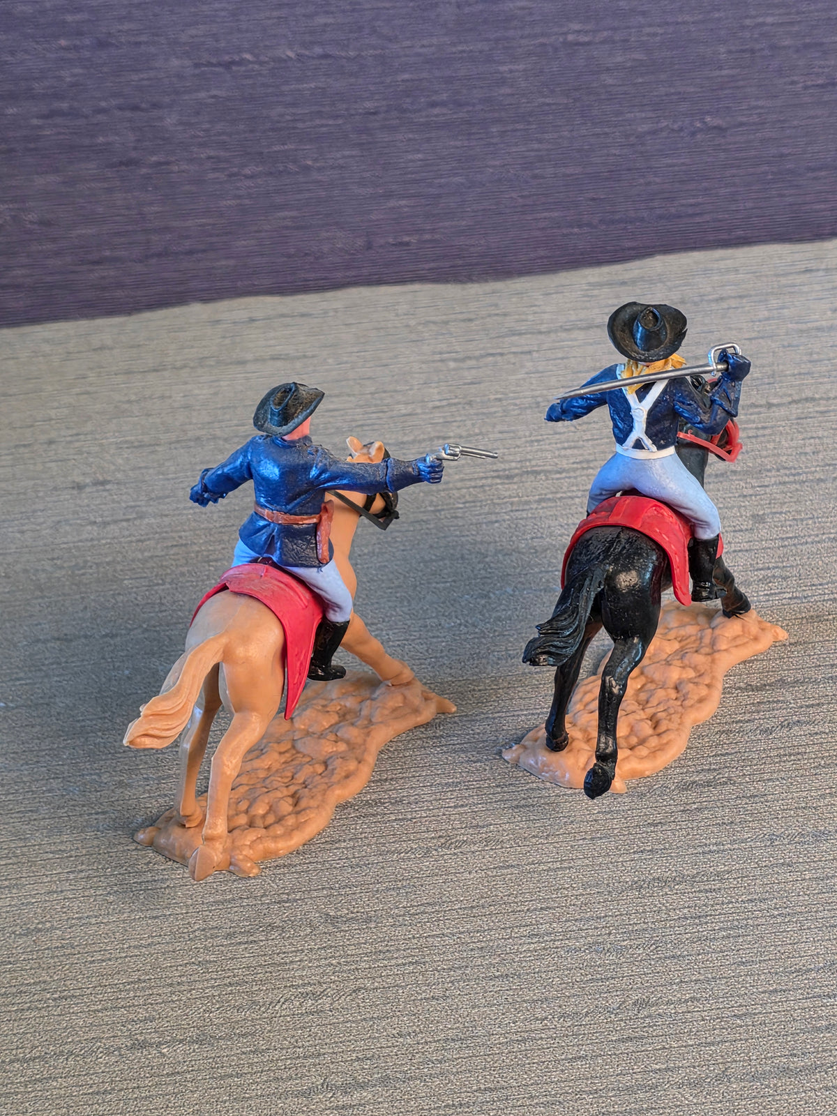 Timpo Toys U.S. Kavaleri 2 Soldater på Hest / Timpo Toys U.S. Cavalry 2 Soldiers on Horse