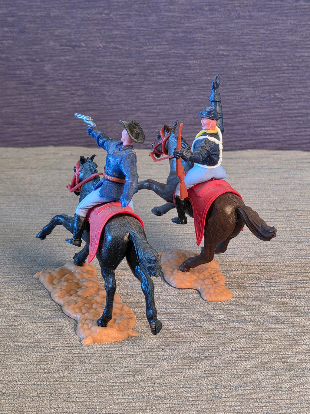 Timpo Toys U.S. Kavaleri 2 Soldater på Hest / Timpo Toys U.S. Cavalry 2 Soldiers on Horse