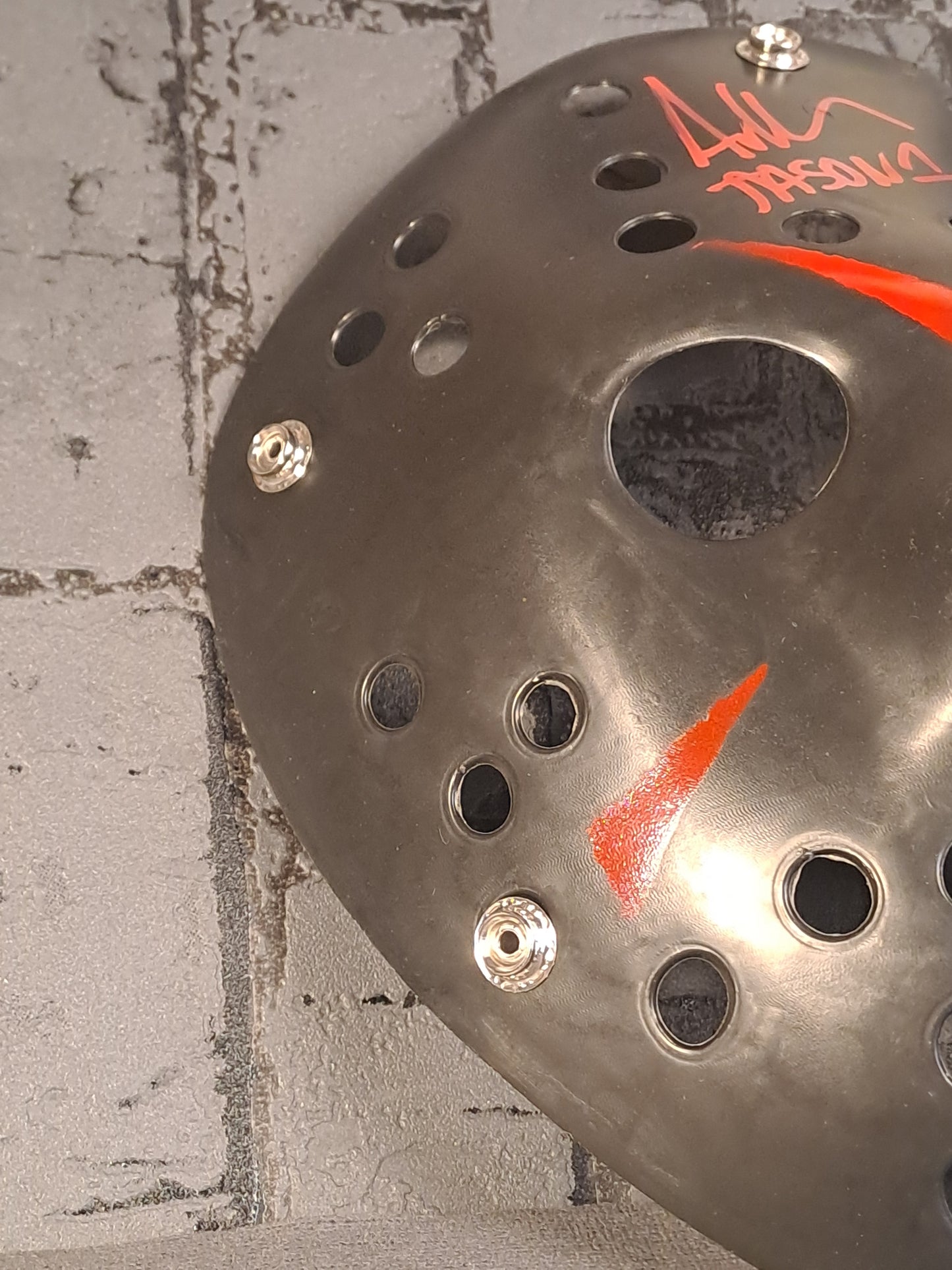 Friday The 13th Ice Hockey Mask with Autograph / Fredag D. 13. Ishockey Maske med Autograf