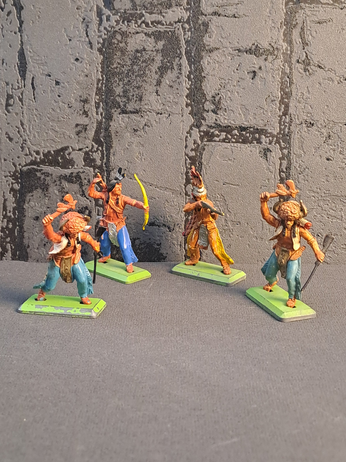 Britains Deetail Indians x4