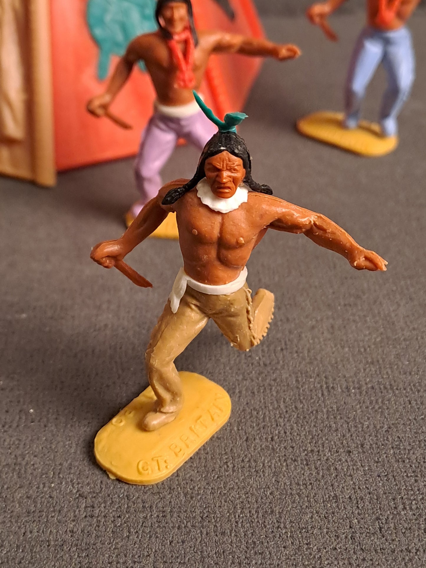 Timpo Toys Tipi and Indians