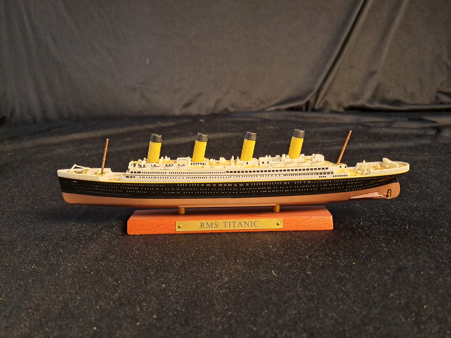 Titanic Model Ship / Titanic Modelskib