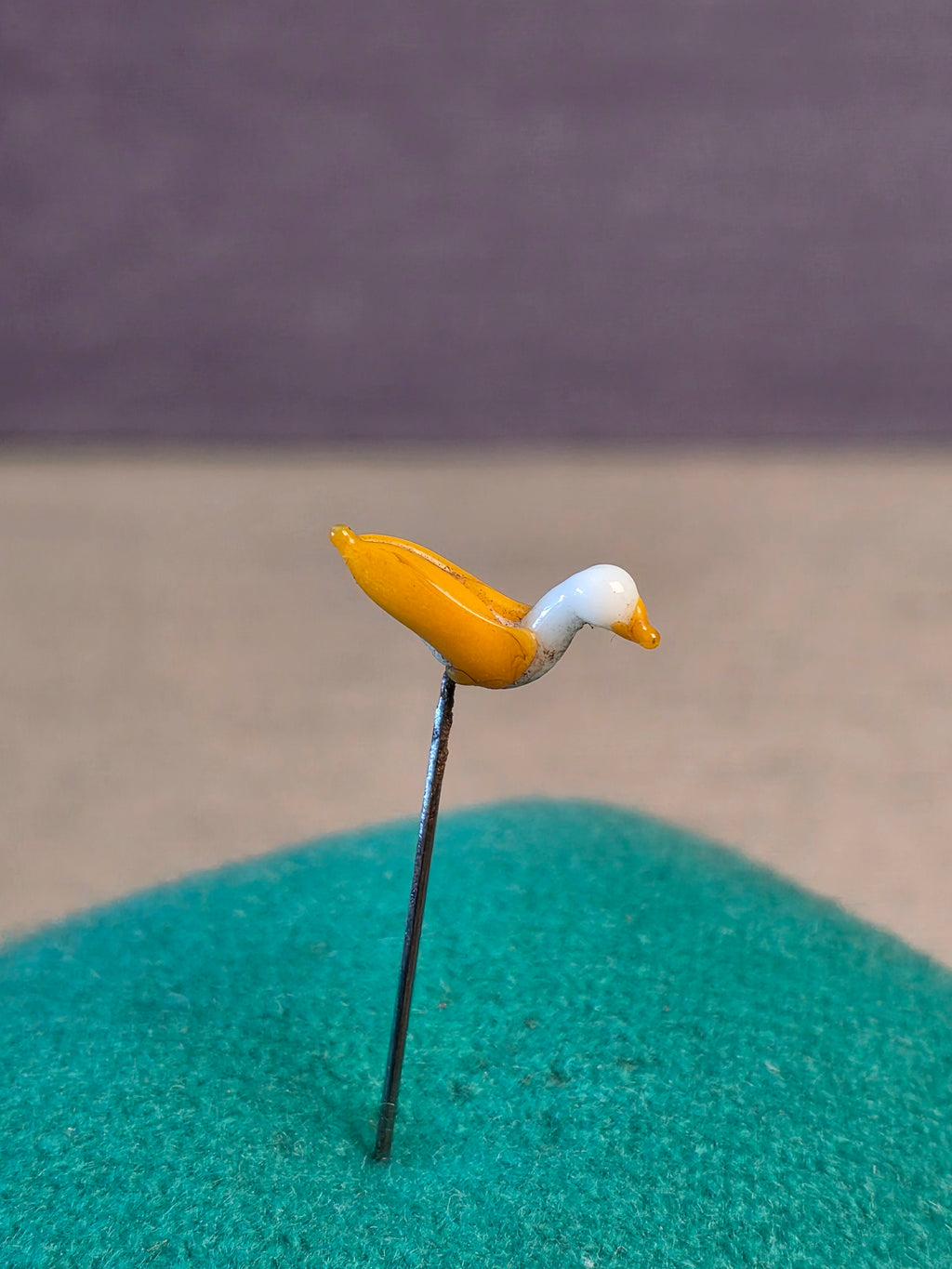 Sewing needle bird