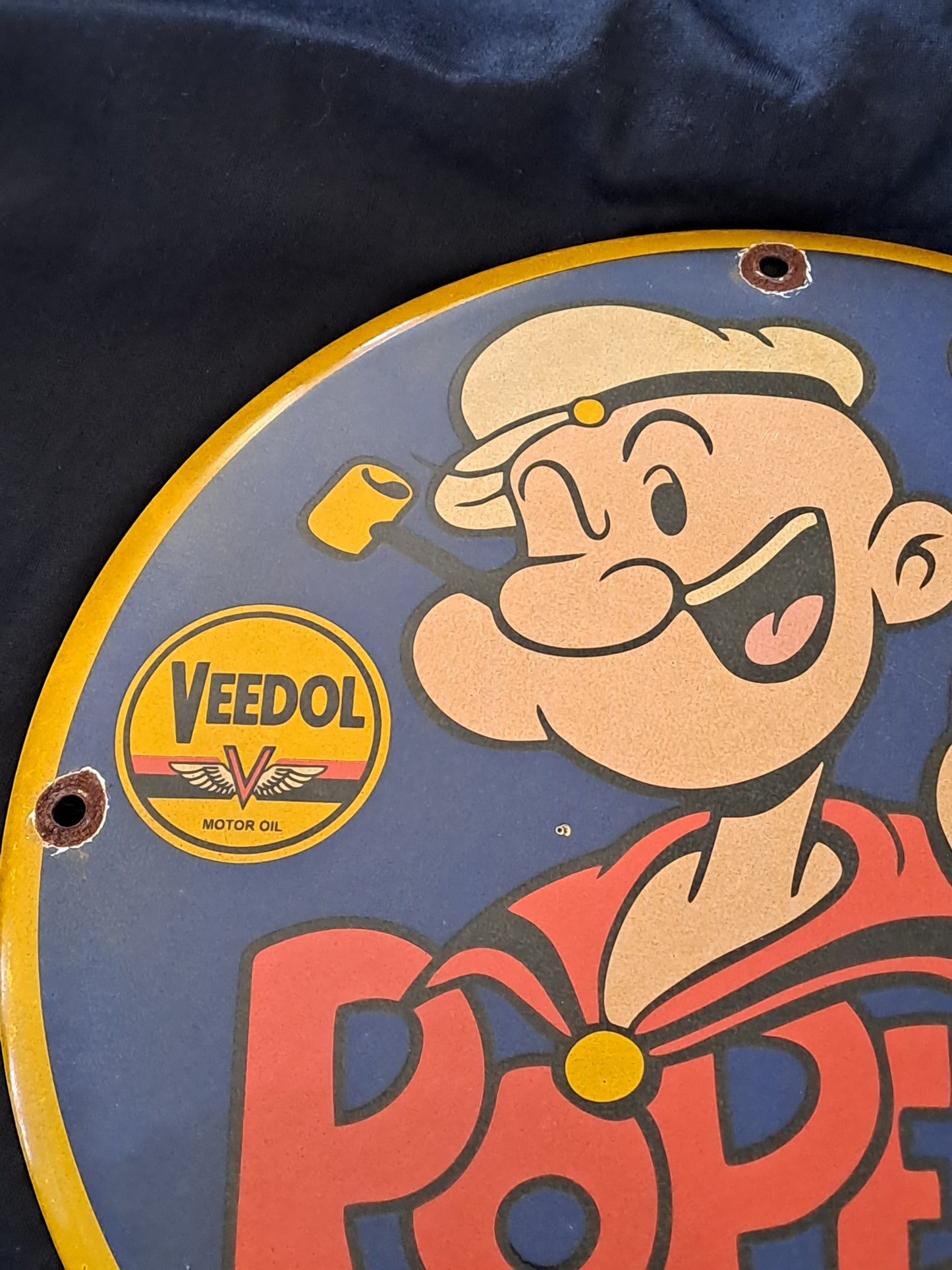 Veedol Motoroil Enamel Sign with Popeye / Veedol Motoroil Emaljeskilt med Skipper Skræk