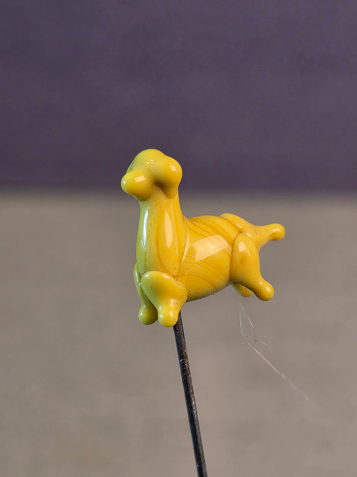 Sewing needle Dog
