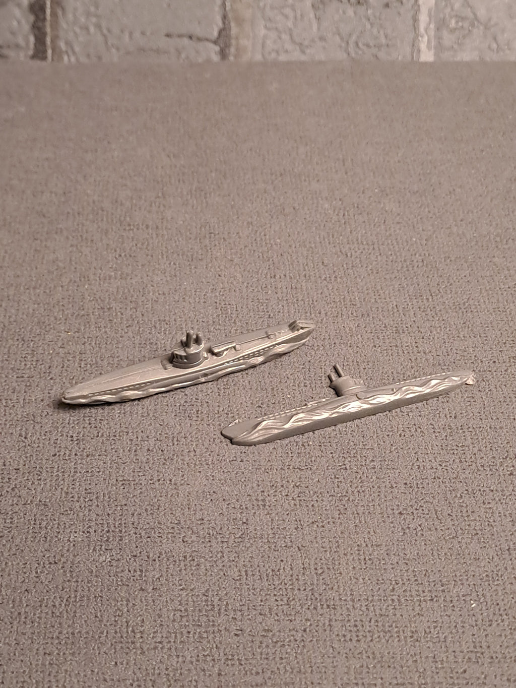 WHW U-boat x2
