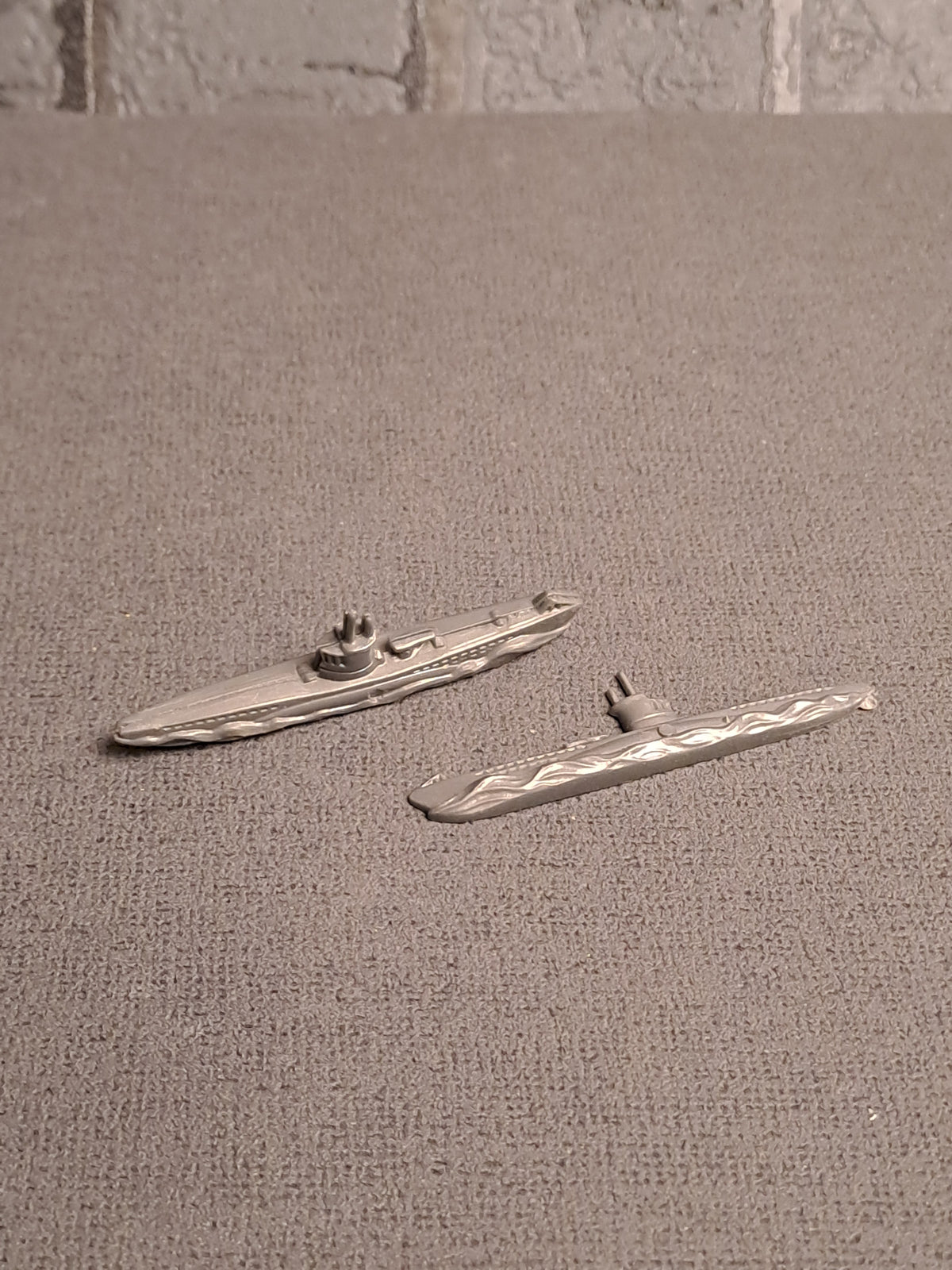 WHW U-boat x2