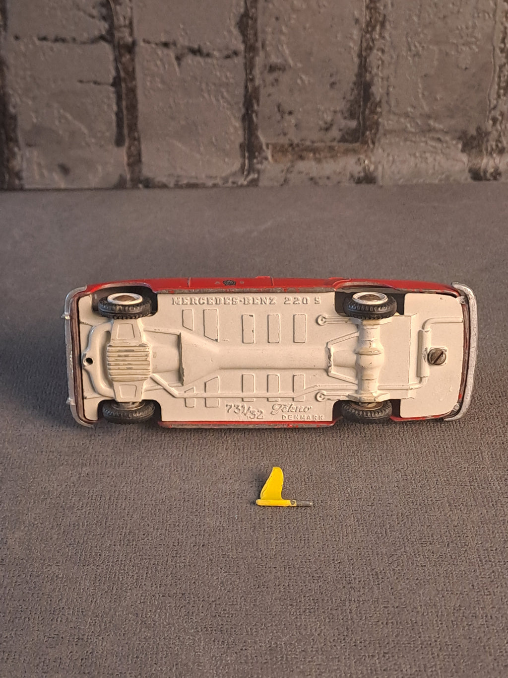 Tekno Denmark Mercedes-Benz 220S Ambulance