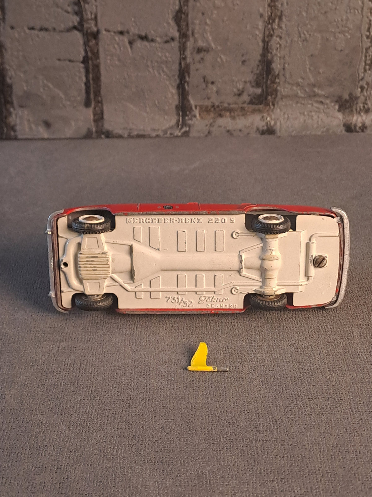Tekno Denmark Mercedes-Benz 220S Ambulance