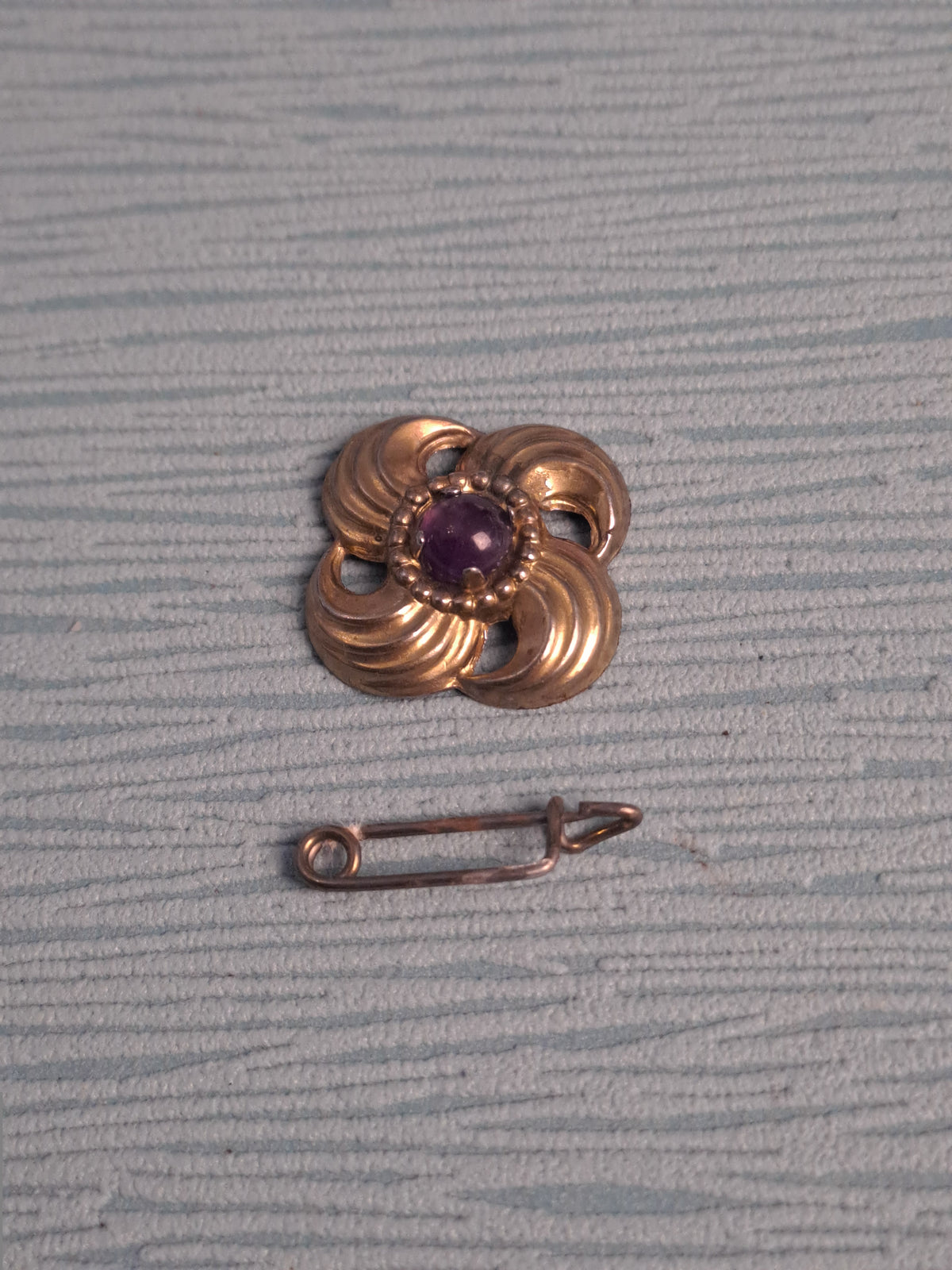 WW2 WHW Sunwheel Flower Rare / WW2 WHW Swastika Flower Rare