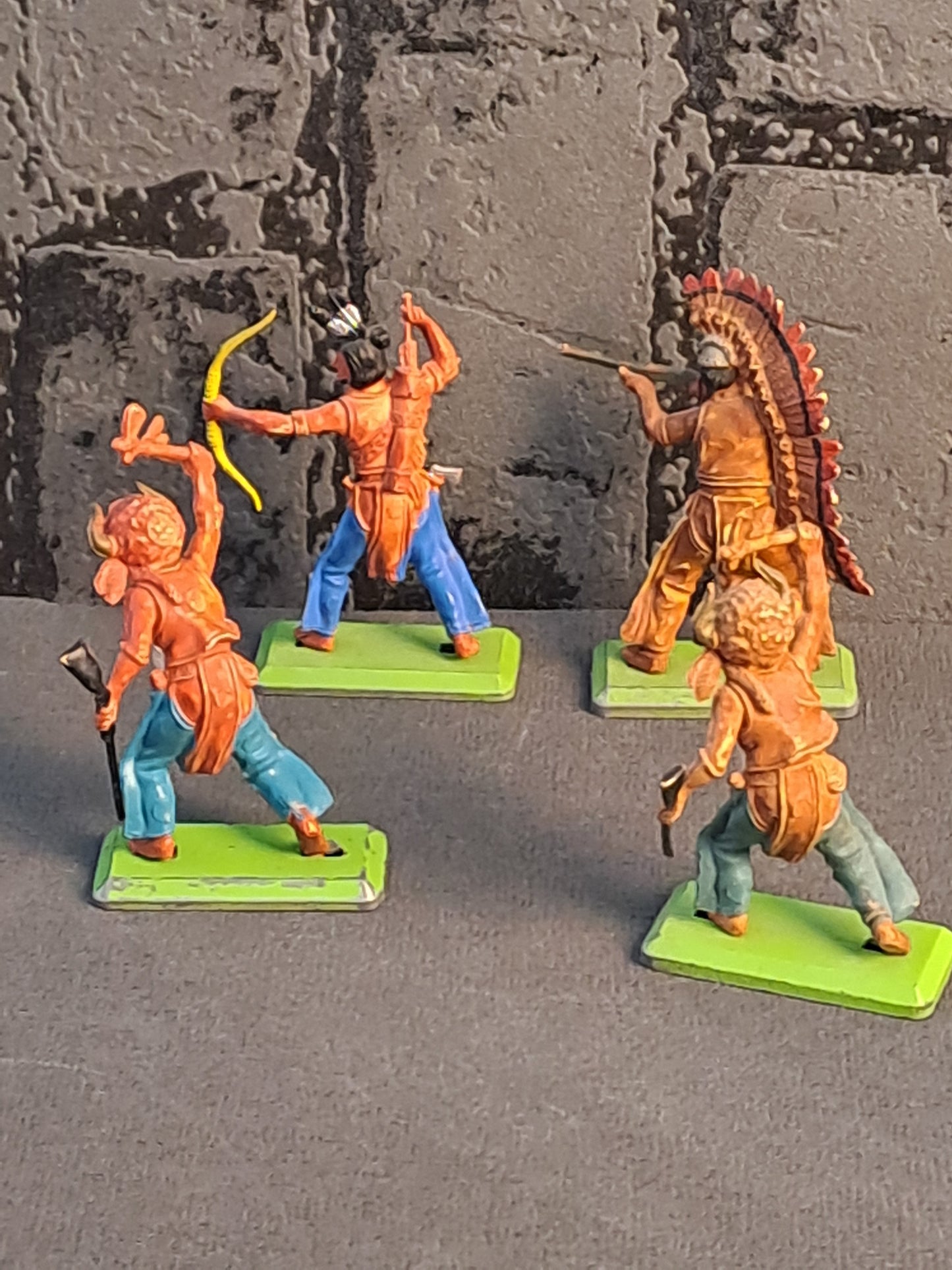 Britains Deetail Indians x4