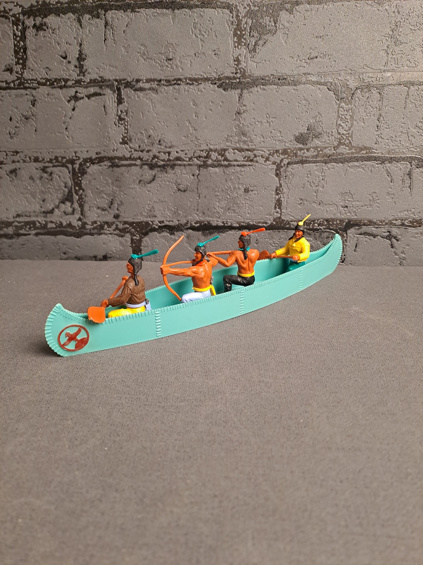 Timpo Toys Indians in Canoe / Timpo Toys Indianere i Kano
