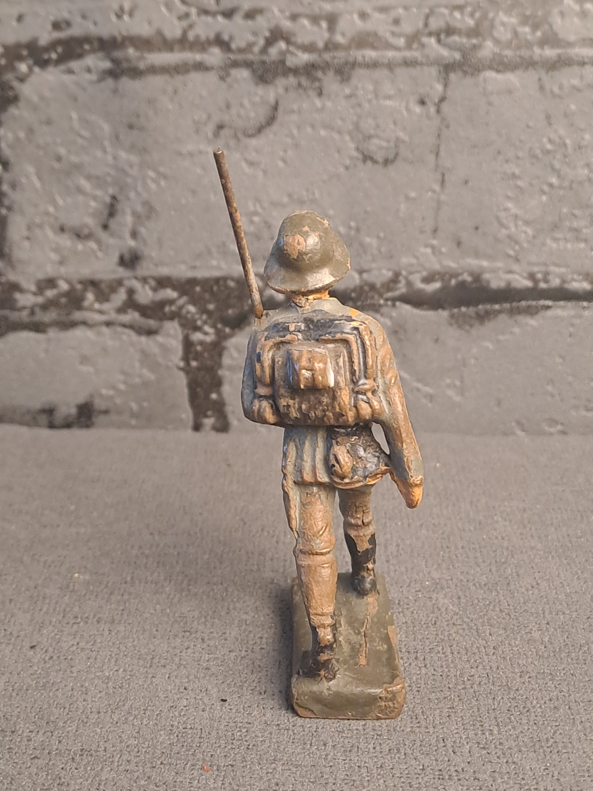 Lineol German Soldier Marching / Lineol Tysk Marcherende Soldat