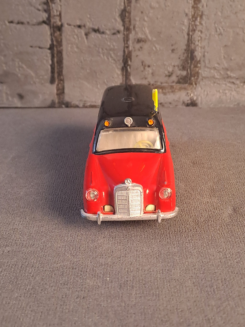 Tekno Denmark Mercedes-Benz 220S Ambulance