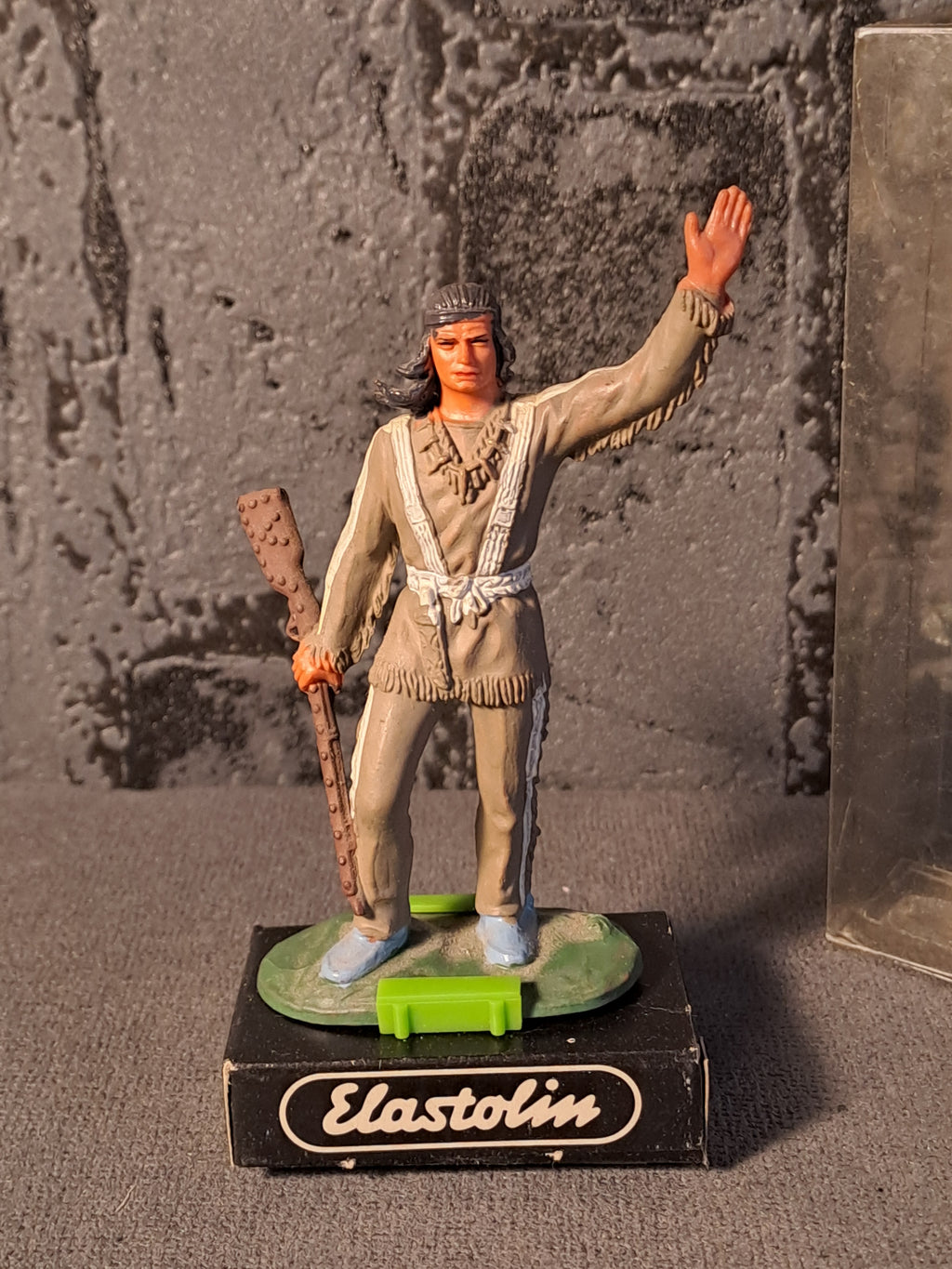 Elastolin Winnetou with Rifle / Elastolin Winnetou med Riffel